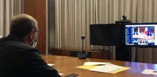 “In corso la cabina di regia con il governo nazionale sul nuovo DPCM, cui seguirà la mia ordinanza…, assieme ai colleghi Bonaccini e Fontana abbiamo rappresentato le Regioni italiane e condiviso lo schema generale proposto”