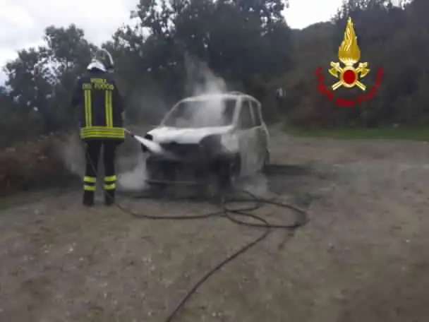 auto-fiamme-1