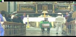 Alle 11.00 odierne, al Duomo di Milazzo sono stati celebrati dall’arcivescovo di Messina, Lipari e Santa Lucia del Mela… mons. Giovanni Accolla e dall’ordinario militare, Santo Marcianò i funerali di Aurelio Visalli, il 40enne sottufficiale della Guardia Costiera, deceduto sabato scorso durante le fasi di salvataggio (nel mare a Ponente nella Citta’ mamertina) di due giovani