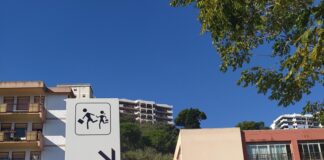 Sembra uno scenario da film hollywoodiano o di vero stato di guerra quello che stamani è accaduto dinanzi l’istituto Pietro Donato di Paradiso, ove ad attendere genitori ed alunni vi erano i militari, addirittura, a quanto sembra, armati: è quanto segnalato da alcuni genitori al Dott. Angelo Fabio Costantino Garante dell’infanzia del Comune di Messina