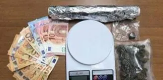 Durante un servizio mirato al contrasto dello spaccio di sostanze stupefacenti nel territorio di Cinquefrondi (RC), gli Agenti della Polizia di Stato hanno arrestato un ventenne