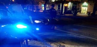 Nella serata di ieri gli agenti della Squadra Mobile della Polizia di Stato di Messina, coordinati dal Vice Questore Antonio Sfameni hanno fatto irruzione in un appartamento in via Comunale Santo, tra Bordonaro e Fondo Fucile, all’interno del quale si rifugiava in casa di una donna, dentro ad un’intercapedine ricavata dietro ad un frigorifero, il boss mafioso Giovanni De Luca