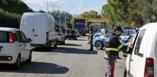 Lui 25 anni, lei 24: viaggiavano a bordo di una Fiat Panda e sono stati sottoposti a controllo presso la barriera autostradale Messina Sud della A18