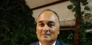 “In relazione alla continua crescita della curva epidemiologica della Città di Messina, ed in previsione della ripresa delle lezioni si invita SS.LL. a voler programmare una campagna di screening con tamponi rapidi obbligatori a tutta la popolazione scolastica, genitori, personale docente, personale Ata e personale Amministrativo della Città”