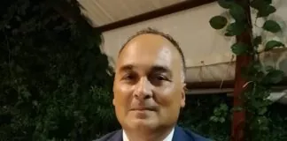“In relazione alla continua crescita della curva epidemiologica della Città di Messina, ed in previsione della ripresa delle lezioni si invita SS.LL. a voler programmare una campagna di screening con tamponi rapidi obbligatori a tutta la popolazione scolastica, genitori, personale docente, personale Ata e personale Amministrativo della Città”