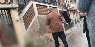 Durante l’odierno pomeriggio, in via del Santo a Messina presso una zona limitrofa al Cimitero Monumentale, un uomo (residente nelle vicinanze) R. L. di 56 anni, ha accusato un malore mentre camminava in strada e subito dopo si e’ accasciato al suolo, esanime