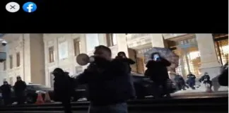 «La Questura avrebbe autorizzato un sit-in a favore di De Luca organizzato da un certo “Comitato IostoconDeLuca”…, a questa manifestazione hanno partecipato poche decine di persone, nonostante gli organizzatori si siano giustificati dichiarando che il numero ridotto sarebbe stato dovuto alle limitazioni concordate con la Digos»