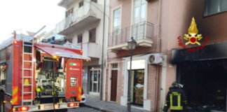 E’ iniziato con l’incendio di un’abitazione e poi di un negozio di abbigliamento…, il Capodanno dei Vigili del fuoco del Distaccamento di Milazzo afferente al Comando VF di Messina