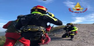 Questa mattina i Vigili del fuoco sono intervenuti per recuperare la salma di un 31enne, Roberto Garigale precipitato da un costone delle colline di Roccafiorita (provincia di Messina) per circa 30 metri e rovinando per altri 60 metri