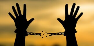 “Continuo a difendere gli innocenti dagli sciacalli…, e non riescono a fermarmi”