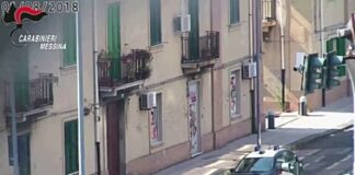 Nel corso della notte, i Carabinieri del Comando Provinciale di Messina hanno dato esecuzione ad un’ordinanza applicativa di misure cautelari personali, emessa dal G.I.P. presso il Tribunale di Messina, su richiesta della locale Procura della Repubblica, nei confronti di 5 persone di origine cinese