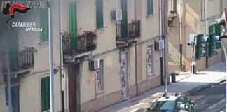 Nel corso della notte, i Carabinieri del Comando Provinciale di Messina hanno dato esecuzione ad un’ordinanza applicativa di misure cautelari personali, emessa dal G.I.P. presso il Tribunale di Messina, su richiesta della locale Procura della Repubblica, nei confronti di 5 persone di origine cinese