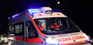 Una donna di 40 anni, Ada Maria Alessi (maestra presso la Scuola Elementare di Villafranca Tirrena), e’ deceduta la notte scorsa nel corso di un sinistro autonomo verificatosi nella tangenziale di Messina Ambulanza
