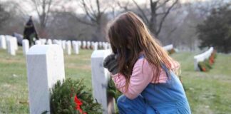 Quando era custode del cimitero di Buccinasco (nel milanese), un 63enne condannato lo scorso dicembre violentò una ragazzina di quindici anni che pregava sulla tomba della madre