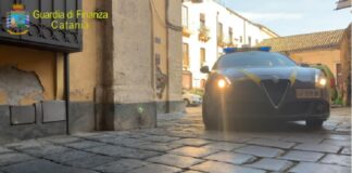 Dalle prime ore di questa mattina, oltre 70 finanzieri del Comando Provinciale della Guardia di Finanza di Catania, stanno eseguendo un’ordinanza di misure cautelari personali e reali emessa dal G.I.P. del locale Tribunale, su richiesta della Procura della Repubblica di Catania – Direzione Distrettuale Antimafia