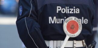 Gli agenti della Polizia municipale di Palermo, hanno disposto la chiusura di un Supermercato (di via Villafranca) per cinque giorni perché eludeva l’ordinanza del sindaco Leoluca Orlando attraverso la quale era stata vietata la vendita di alcolici dopo le 18