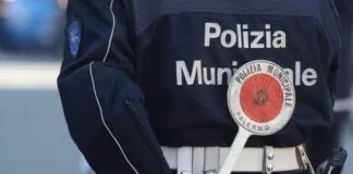 Gli agenti della Polizia municipale di Palermo, hanno disposto la chiusura di un Supermercato (di via Villafranca) per cinque giorni perché eludeva l’ordinanza del sindaco Leoluca Orlando attraverso la quale era stata vietata la vendita di alcolici dopo le 18