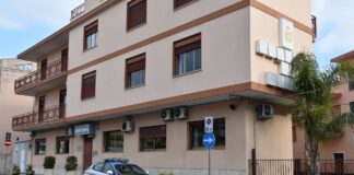 Nel corso di servizi anti-droga, i poliziotti del Commissariato di Barcellona Pozzo di Gotto hanno tratto in arresto un trentatreenne, originario di quel centro, sorpreso a spacciare ieri pomeriggio