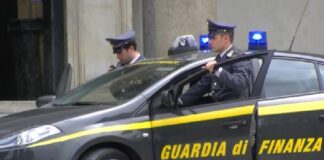 I Finanzieri della Tenenza di Carini hanno sequestrato in un’attività commerciale nel centro commerciale Poseidon 1.600 dispositivi di protezione individuale