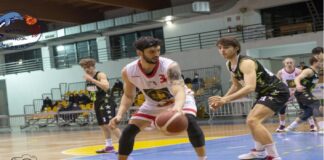 Quinta vittoria in campionato per la Gold & Gold Messina: la squadra del presidente Massimo Zanghì fa sua la stracittadina con la Fortitudo e sale a quota 10 punti in classifica, distacca i nero verdi di due lunghezze e aggancia la vetta della graduatoria in attesa di conoscere i risultati delle due battistrada
