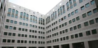 Non ha commesso alcun reato un giovanissimo di Reggio Calabria, appena 20 anni già agli arresti domiciliari per reati di droga, che stamattina è stato assolto da tutte le accuse dal Tribunale che l’ha giudicato nella direttissima dopo il provvedimento cautelare adottato ieri dai Carabinieri che lo avevano beccato fuori dalla propria abitazione a Catona