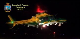 Dalle prime luci dell’alba oltre 150 finanzieri del Comando Provinciale di Catanzaro e del Servizio Centrale Investigazione Criminalità Organizzata di Roma, coordinati dalla Procura della Repubblica – D.D.A. di Catanzaro, hanno dato esecuzione alla ordinanza di misura cautelare custodiale emessa dal GIP presso il locale Tribunale, nei confronti di esponenti di una organizzazione transnazionale dedita al traffico internazionale di sostanze stupefacenti, riconducibile ad una storica famiglia della Criminalità organizzata calabrese