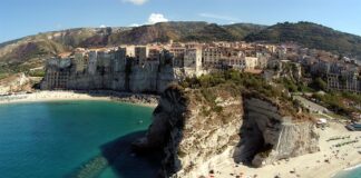 In Tv…, ieri sera su Rai3 nell’omonimo programma condotto da Camila Raznovich dopo le 21.20: Tropea (VV) è stata designata come “borgo dei borghi”