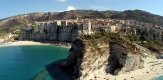 In Tv…, ieri sera su Rai3 nell’omonimo programma condotto da Camila Raznovich dopo le 21.20: Tropea (VV) è stata designata come “borgo dei borghi”