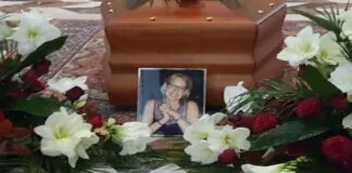Nell’odierno pomeriggio…, presso la Cattedrale di piazza Duomo, il vescovo ausiliario della Diocesi di Messina, Lipari e Santa Lucia del Mela monsignor Cesare Di Pietro ha officiato i funerali della professoressa 55enne Augusta Turiaco