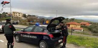 Nella mattinata di lunedì 12 aprile, a Policoro, i Carabinieri del Nucleo Operativo e Radiomobile hanno arrestato un uomo, V.G., di 65 anni, in esecuzione di un’ordinanza di custodia cautelare degli arresti domiciliari emessa dal GIP del Tribunale di Matera su richiesta della Procura