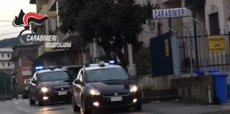 Un pregiudicato, legato ad una nota famiglia rosarnese, che aveva letteralmente terrorizzato alcune delle sue vittime, è stato arrestato nei giorni scorsi dai carabinieri, eseguendo un’ordinanza di custodia cautelare in carcere, emessa dall’Ufficio del Giudice per le indagini preliminare della Procura di Palmi