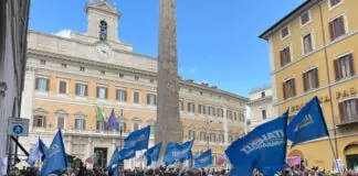 Paragone e ItalExit in piazza a Montecitorio…, con i ristoratori e i commercianti