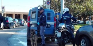 I poliziotti delle Volanti hanno proceduto, nella serata ieri, al fermo di indiziato di delitto di due soggetti, rispettivamente un quarantasettenne messinese ed un trentenne marocchino