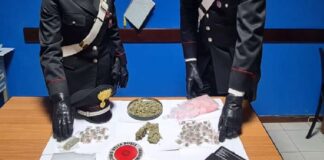 Nella serata di ieri, a Nizza di Sicilia, i Carabinieri della Stazione di Roccalumera hanno arrestato, in flagranza di reato, il 32enne F.A.G. ritenuto responsabile di detenzione di sostanze stupefacenti ai fini di spaccio