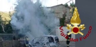 Poco dopo le ore sei di oggi domenica 9 maggio 2021, i Vigili del fuoco del Comando di Messina sono intervenuti per un incendio di due autovetture in via Polveriera del quartiere Bisconte della medesima Città