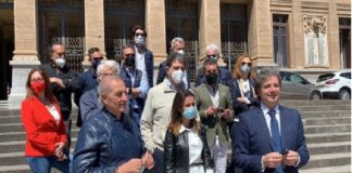 Oggi, Mercoledì 19 Maggio 2021 alle ore 10,00 a Piazza Unione Europea, di fronte la scalinata antistante l’ingresso di Palazzo Zanca, si è tenuta la conferenza stampa di presentazione della lista “Insieme per un Ordine diverso” che si candida a governare nei prossimi quattro anni l’Ordine degli Architetti Pianificatori Paesaggisti Conservatori della Provincia di Messina