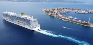 La Costa Smeralda, nave ammiraglia della Compagnia dal “fumaiolo giallo”, la prima a riprendere l’attività crocieristica nel 2021 è attraccata stamani nel porto di Messina