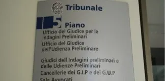 “Insieme a madre e sorella, picchiava la moglie con in braccio la bambina?”