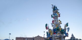 “Si disponga un programma per l’esposizione della Vara a partire dal primo agosto fino al 15 in Piazza Castronovo e dalla sera del 15 agosto sino a tutto il mese di ottobre in Piazza Duomo, in modo da diluire nel tempo le visite”