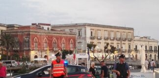 I carabinieri della Stazione di Cassibile hanno denunciato in stato di libertà un marocchino, 48enne, incensurato, residente in quella frazione del capoluogo poiché, nonostante affetto da Covid-19 ha violato il provvedimento di isolamento fiduciario adottato nei suoi confronti dall’ASP di Siracusa
