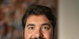 «Questa sera, intorno alle 22.15, sono stato vittima di una vile aggressione fisica avvenuta nei miei confronti nella piazza matrice di Casteldaccia da un soggetto che, prima dell’aggressione, mi ha accusato di avere -denunciato alla Camera dei Deputati gli episodi di voto di scambio avvenuti durante le elezioni amministrative del 2018 a Casteldaccia-»