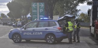 Gli agenti della Sezione di Polizia Stradale di Messina – nell’ambito di un’intensa attività operativa finalizzata a verificare la corretta applicazione, da parte delle aziende di trasporto pubblico locale, della normativa riguardante i periodi di guida e riposo – ha proceduto, con l’ausilio dell’Ispettorato Provinciale del Lavoro, ad effettuare ispezioni presso alcune ditte che operano nel settore dei servizi di trasporto di linea di persone su strada mediante autobus