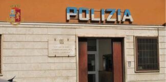 Gli agenti della Polizia di Stato sono intervenuti…, ipotizzando il reato di tentato omicidio ed hanno sequestrato un coltello di 43 centimetri