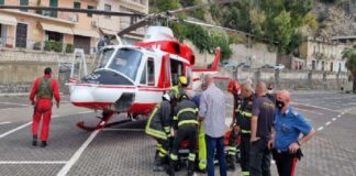 Oggi un elicottero AB 412 in servizio presso il Reparto Volo dei Vigili del Fuoco di Catania è intervenuto in località Taormina per soccorrere uno scooterista vittima di un incidente stradale