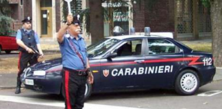 I carabinieri della sezione radiomobile di Casoria hanno denunciato per maltrattamenti in famiglia ed esplosioni pericolose, omessa custodia di armi e detenzione di munizionamento superiore alla quantità prevista un 62enne incensurato del posto