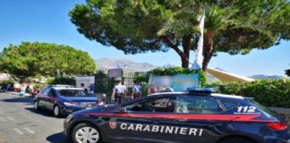 Nel fine settimana, i Carabinieri della Compagnia di Taormina (ME) hanno messo in atto dei controlli per la prevenzione ed il contrasto dei reati connessi con la movida estiva e per limitare gli assembramenti… nel corso dei servizi i componenti della Benemerita presso la Stazione di Giardini Naxos e di Santa Teresa di Riva, supportati dai militari della Compagnia d’intervento Operativo del 12° Reggimento Sicilia, hanno denunciato in stato di libertà, un cittadino italiano di 48 anni responsabile di aver tentato di derubare un cittadino di nazionalità colombiana, dopo averlo colpito con un pugno al volto