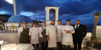 Un temporary Restaurant in modalità cooking show: è questa la novità lanciata da “La Corte dei Mari” che per i mesi estivi ospita nella sua terrazza con vista sullo Stretto di Messina lo chef Paolo Romeo e il suo “Letrevì”