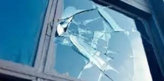 Nei giorni scorsi, in Licata, gli agenti della Polizia di Stato hanno deferito in stato di libertà un uomo pregiudicato abitante nei pressi di un immobile danneggiato durante un episodio avvenuto a capodanno
