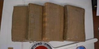 Gli agenti della Polizia Stradale, nei giorni scorsi hanno arrestato due “corrieri” della droga e sequestrato oltre 60 chilogrammi di cocaina trovata a bordo dei veicoli che stavano conducendo