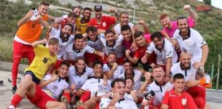 Al “Frisina” il Messina (l’Acr) va in campo senza gli infortunati Addessi e Lavrendi, sostituito da Cristiani, ma anche il giovane Cretella siede sugli spalti perché non in perfette condizioni fisiche